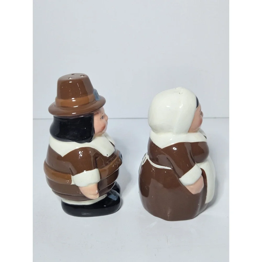 Publix The Pilgrim Pair Thanksgiving Ceramic Salt and Pepper Shakers Vintage